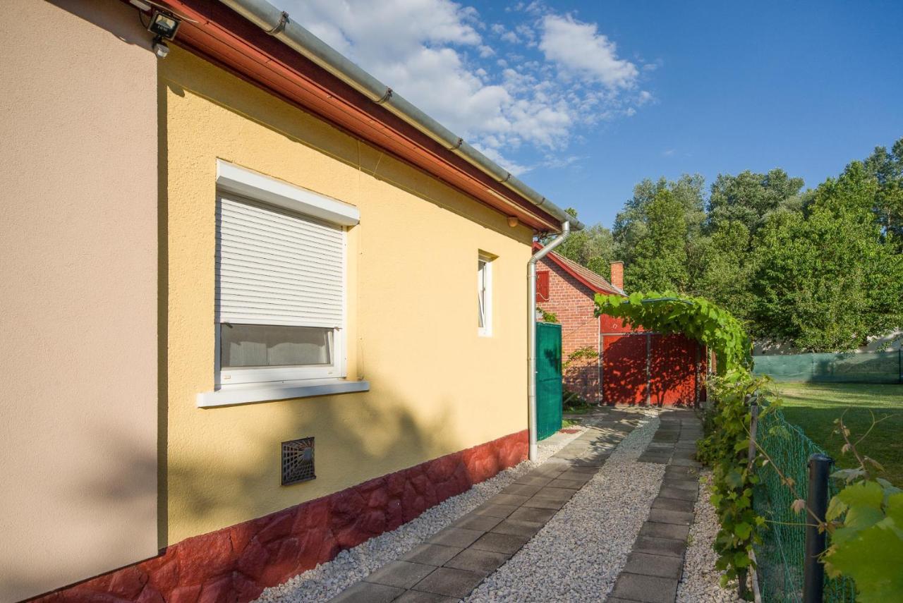 Apartman Kuckoval Lejlighed Balatonföldvár Eksteriør billede